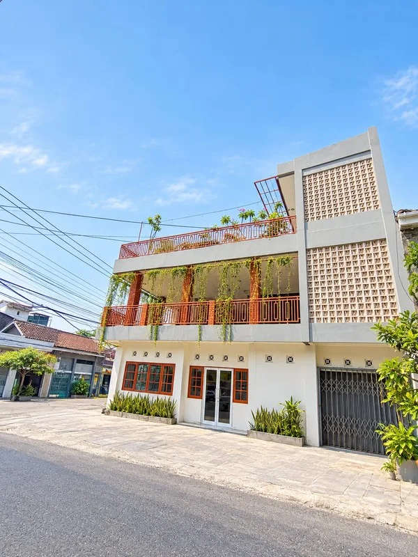 Dijual Ruang Usaha 3 Lantai Dekat Janti, Yogyakarta
