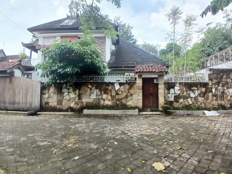 Rumah Mewah 2 Lantai Perumahan Maguwoharjo