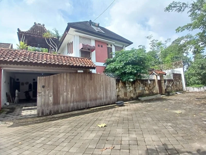 Rumah Mewah 2 Lantai Perumahan Maguwoharjo foto 2
